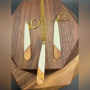 ✨ Handmade Wood & Resin Jewelry Set (Earrings + Necklace) ✨